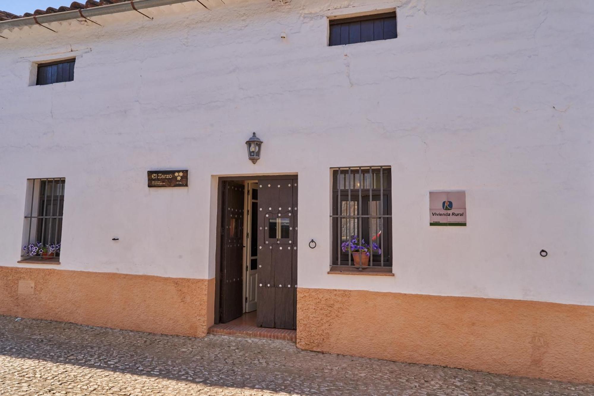 Vila Zarzo Del Tragaluz Fuenteheridos Exteriér fotografie